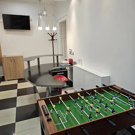 Life & Work In Centre With Free Parking! *